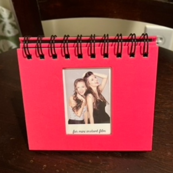 NEW stand up flip photo album for mini instant film, bright pink, holds 36 pics - Picture 2 of 8